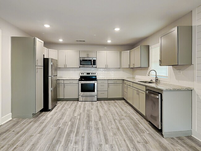 Photo - 878 N Grand Ave NW