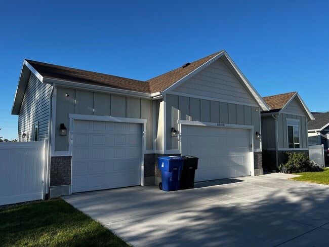 Photo - 8848 Daisy View Ln