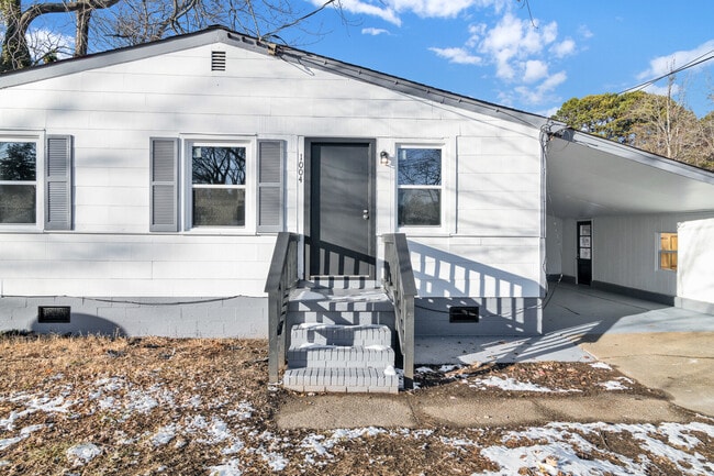 Photo - 1004 E Russell Ct