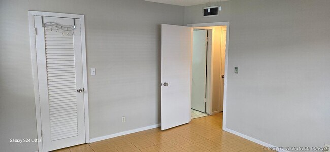 1621 NW 46th Ave Unit 101
