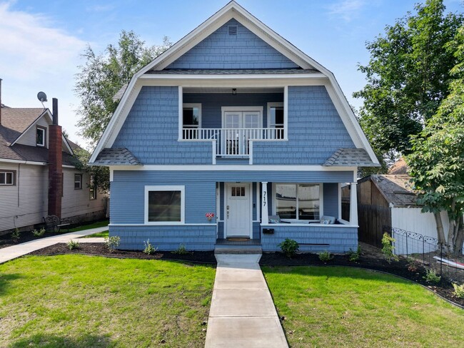 Building Photo - 717 W Spofford Ave Unit Apt 201