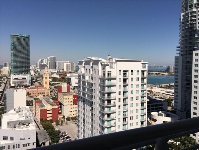 Photo - 133 NE 2nd Ave Unidad 2511