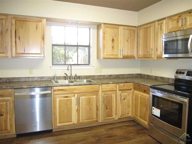 Photo - 323 Top Hill Dr