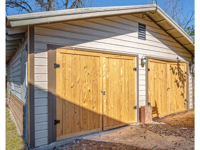 Photo - 2 BR 1 BA Gorgeous Home Near Downtown