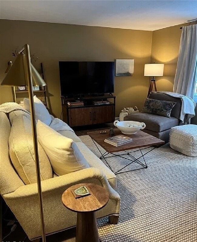 Photo - 1872 Higby Dr Unidad B