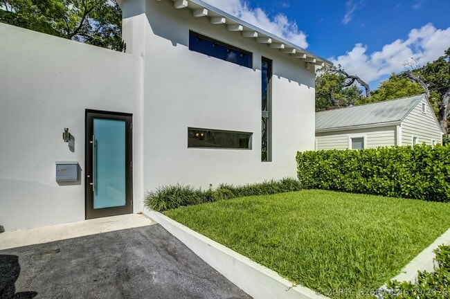 800 SW 4th St