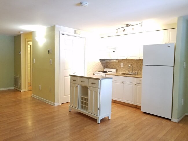 Building Photo - 9810 Hellingly Pl Unit 100