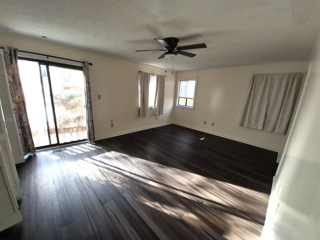 Photo - 217 Bridgewater Dr