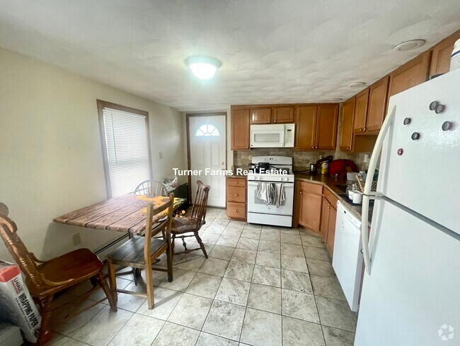 Building Photo - 585 Somerville Ave Unit A1 Rental