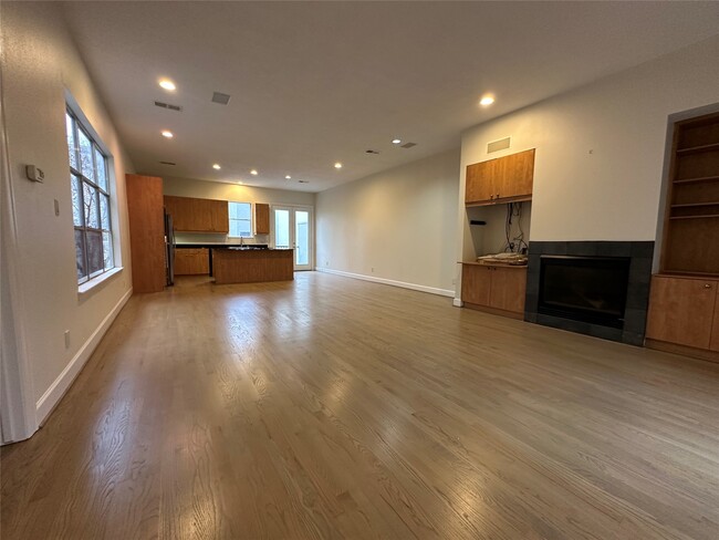 Photo - 2713 Crawford St