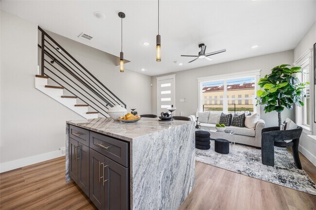 Photo - 4624 Mayflower St