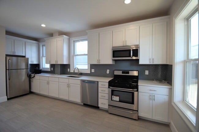 Building Photo - 755 Saratoga St Unit 2