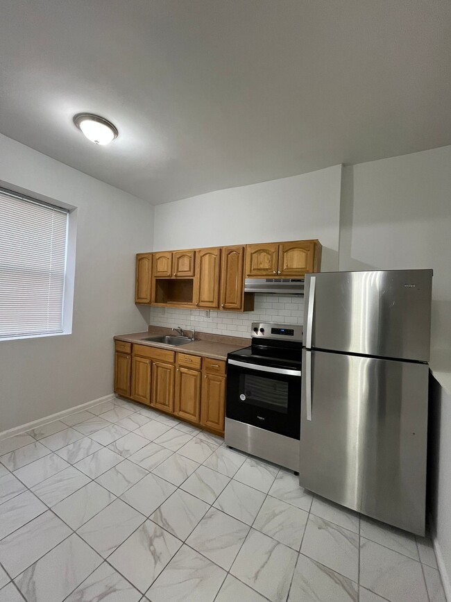 Building Photo - 366 Forrest St Unit 3