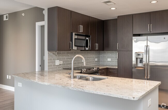 2HAB, 2BA - 1,132 ft² - Gallery Bethesda I