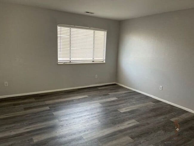 Photo - 464-32 1/8 32 1/8 Rd