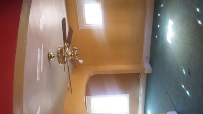 Photo - 503 E Utica St