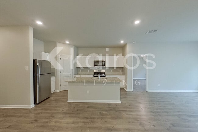 Photo - 124 Yardley Ct