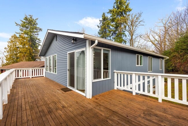 Photo - 1014 Crest Pl