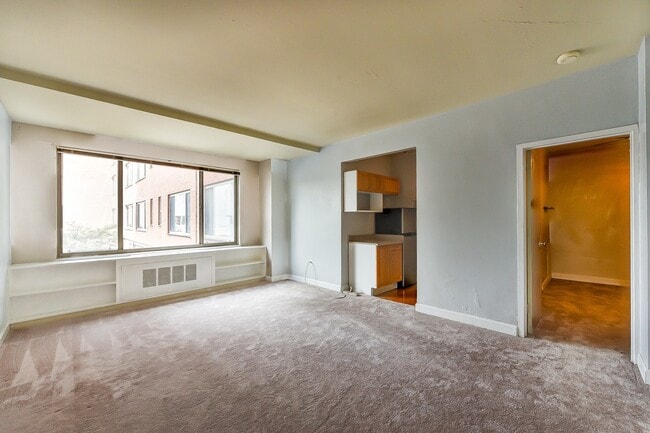 Building Photo - Charming & Bright Studio at River Place No... Unit 125 Rental