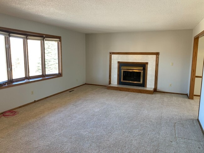 Photo - * SPOOKY SPECIAL! *  Elegant 4-Bedroom Spl...