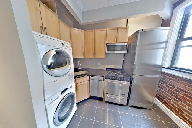 Photo - 221 E 23rd St Unit 18