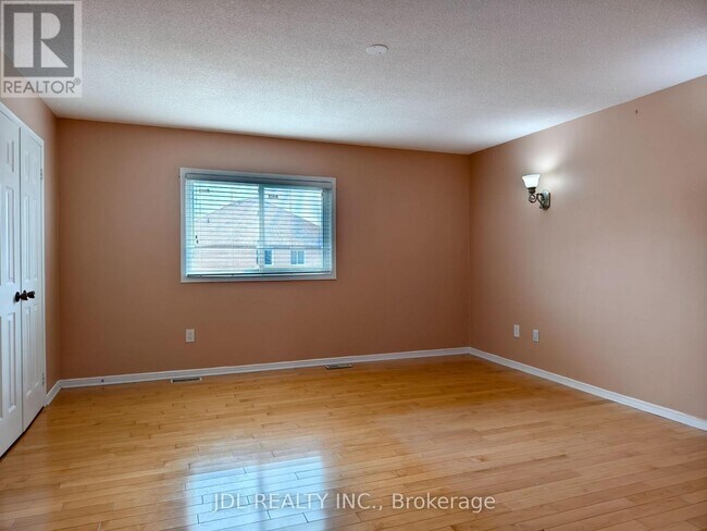 Photo - 35 Kenborough Ct