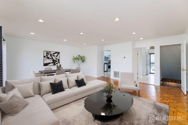 104 Maple Hill Dr