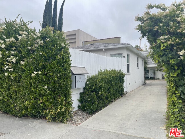 Building Photo - 516 N San Vicente Blvd Unit 1/4 Rental
