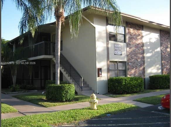 Building Photo - 10025 Winding Lake Rd Unit 202
