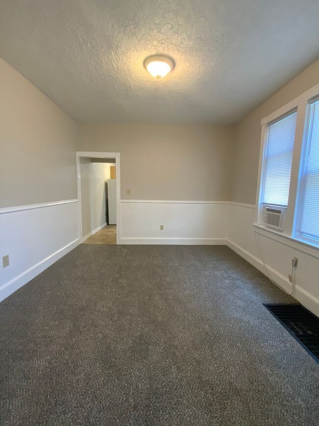 Photo - 211 N State St
