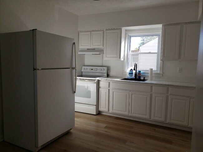 Photo - 4495 W 137th St