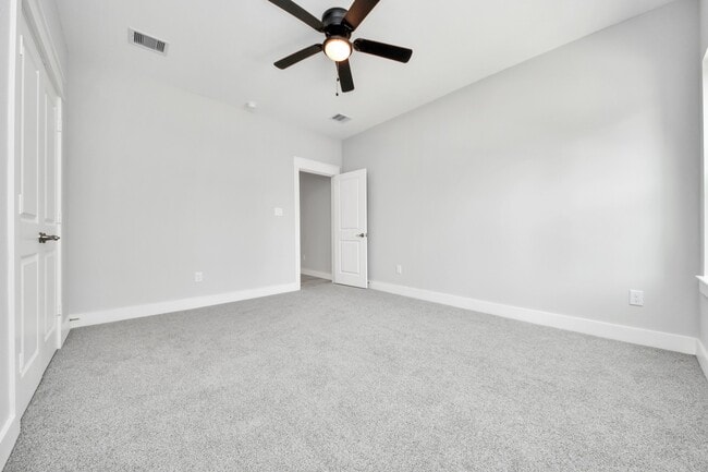Photo - 1307 Laskey St