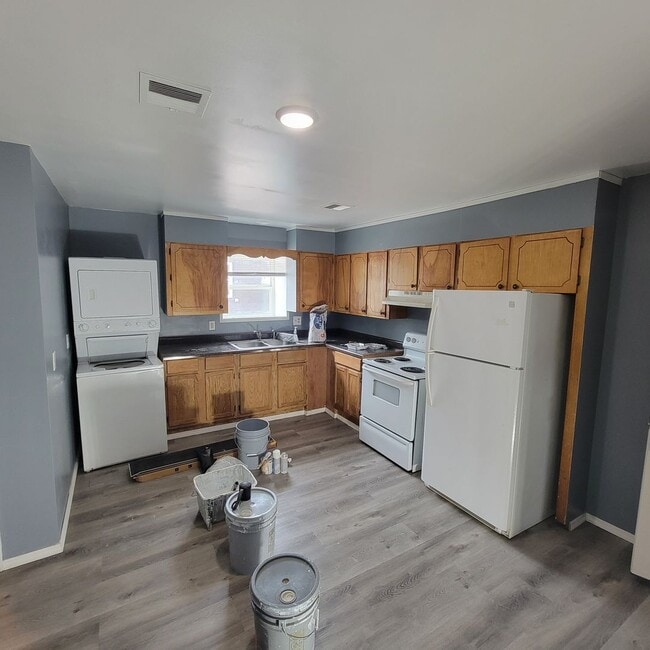 Building Photo - 611 S Willow Ave Unit 18C