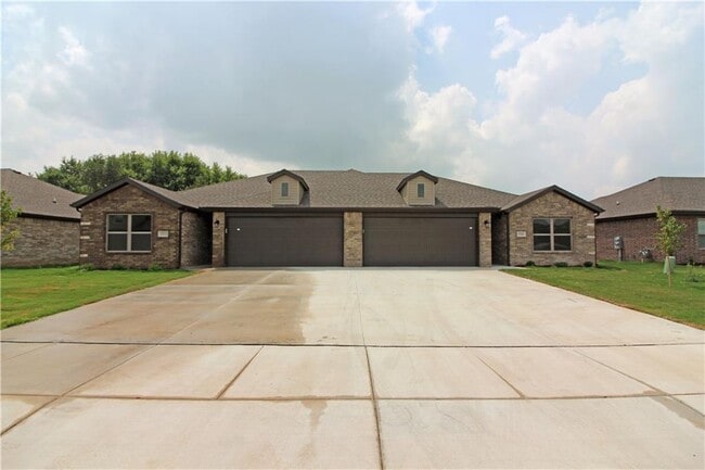 Photo - 1511 Purple Finch St Townhome