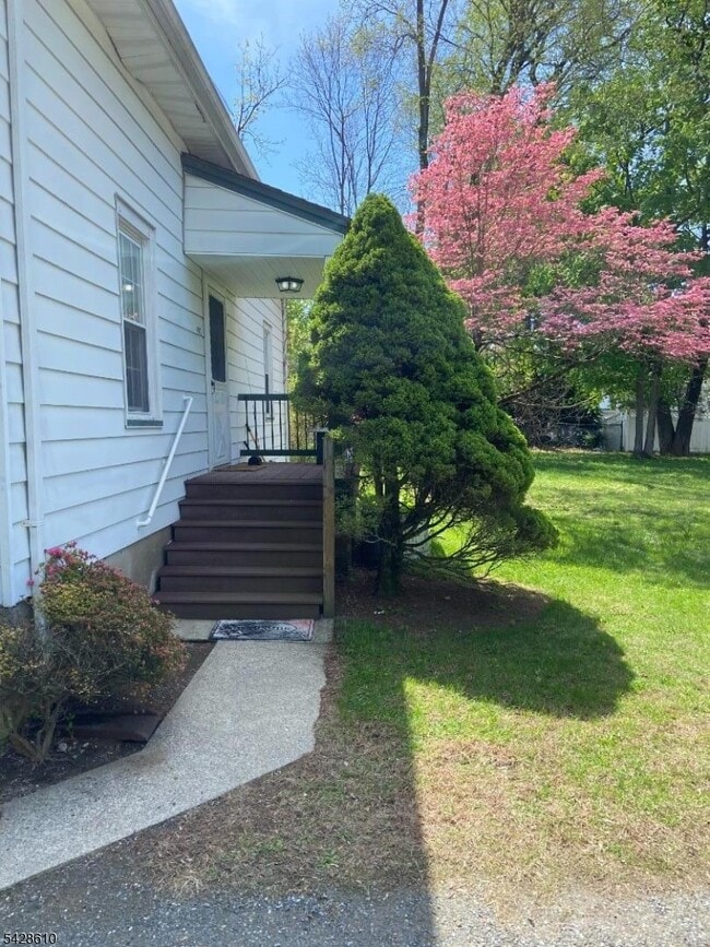 Photo - 492 Dogwood Ln