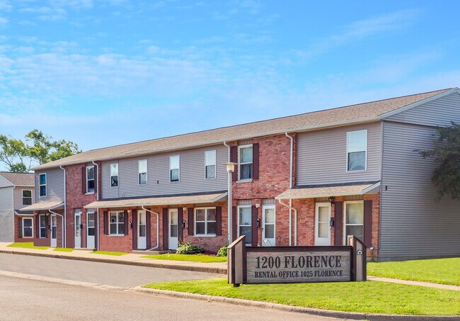 Williamsburg Townhouses - Williamsburg Townhouses