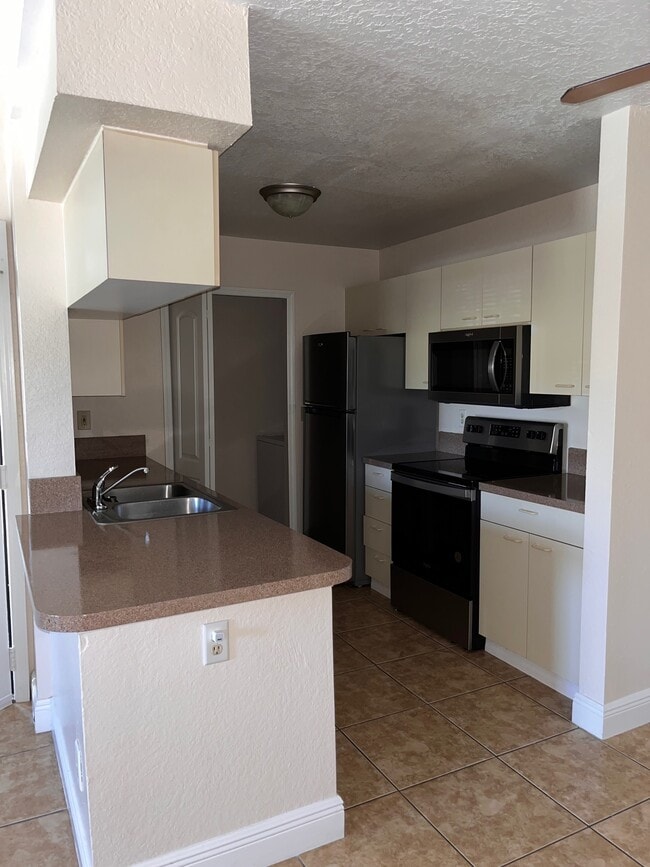 Building Photo - 2550 N Alafaya Trl Unit 2308