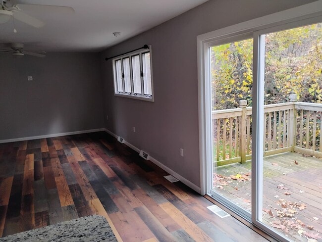 Photo - 110 W Fairview St