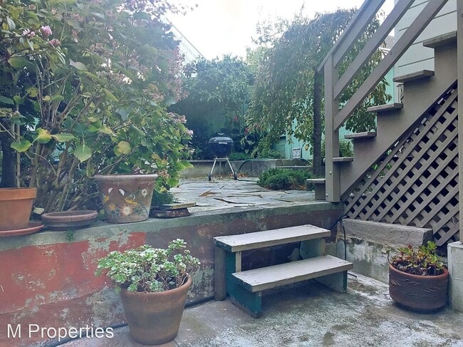 Photo - 728 Diamond St