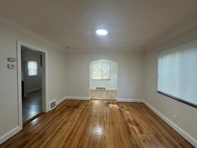 Photo - 9585 Terry St