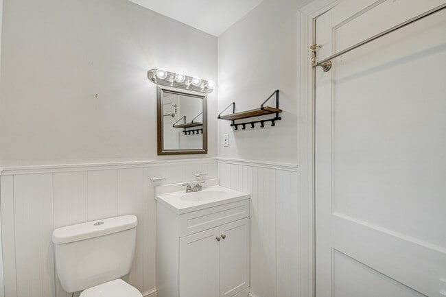 Photo - 1612 W 1st St