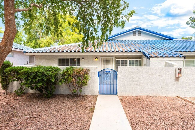 Building Photo - Single Story  2 bedroom and 2 bathroom Con... Rental
