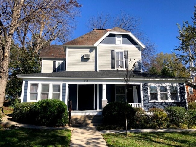 Building Photo - Studio apartment in Historical Burlington Unit D