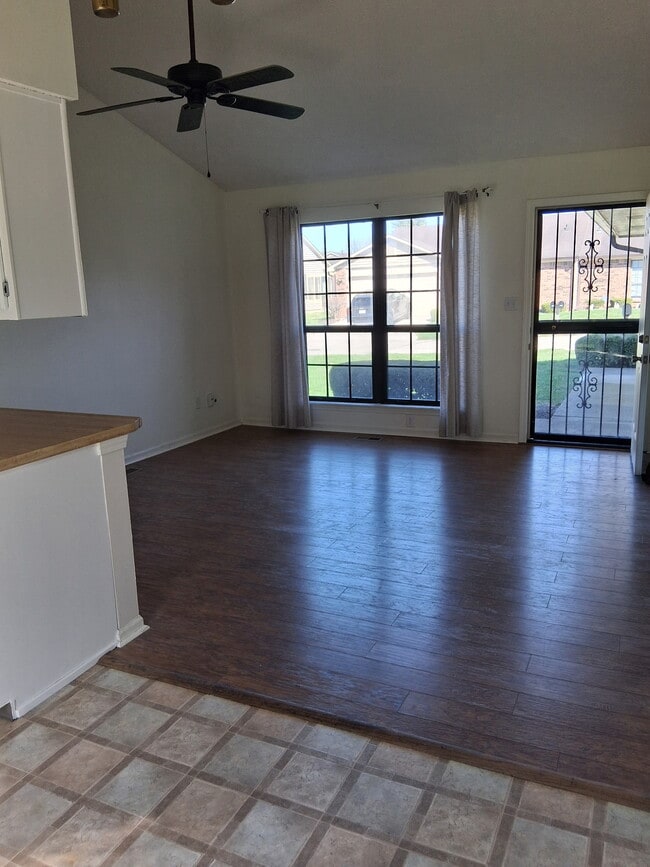 Living room - 1858 Queensbridge Cir Unit 1858