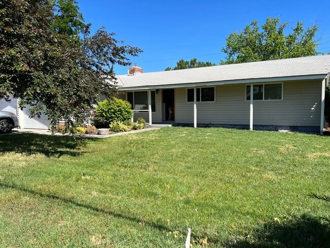 Photo - 770 W Highland Ave