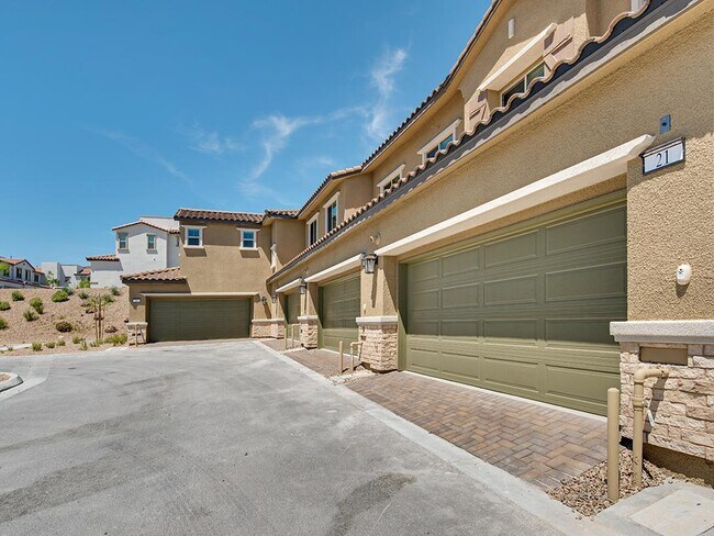 Photo - 21 Alamere Falls Dr