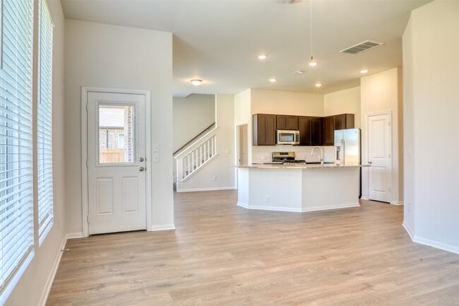 Photo - 410 Magnolia Ln