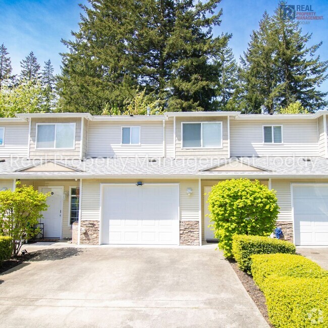 Building Photo - Cozy 2 Bedroom Townhouse + Garage!!