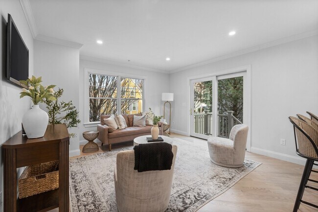 200 Fayette St