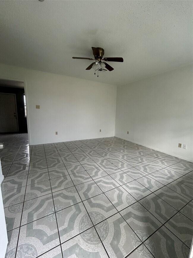 Photo - 1710 N Avenue H